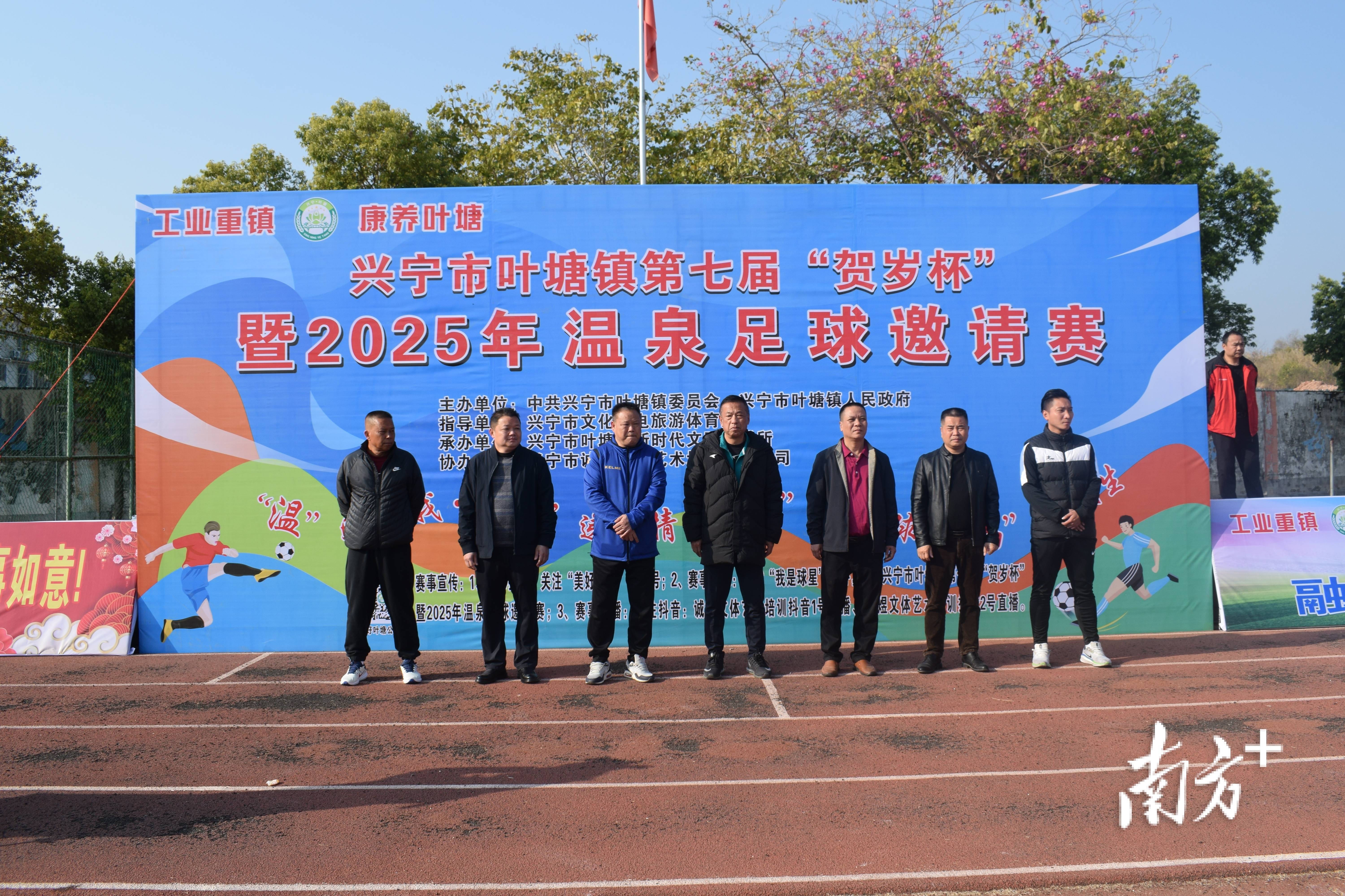 -激情对抗中球员斗志昂扬，不负众望的简单介绍
