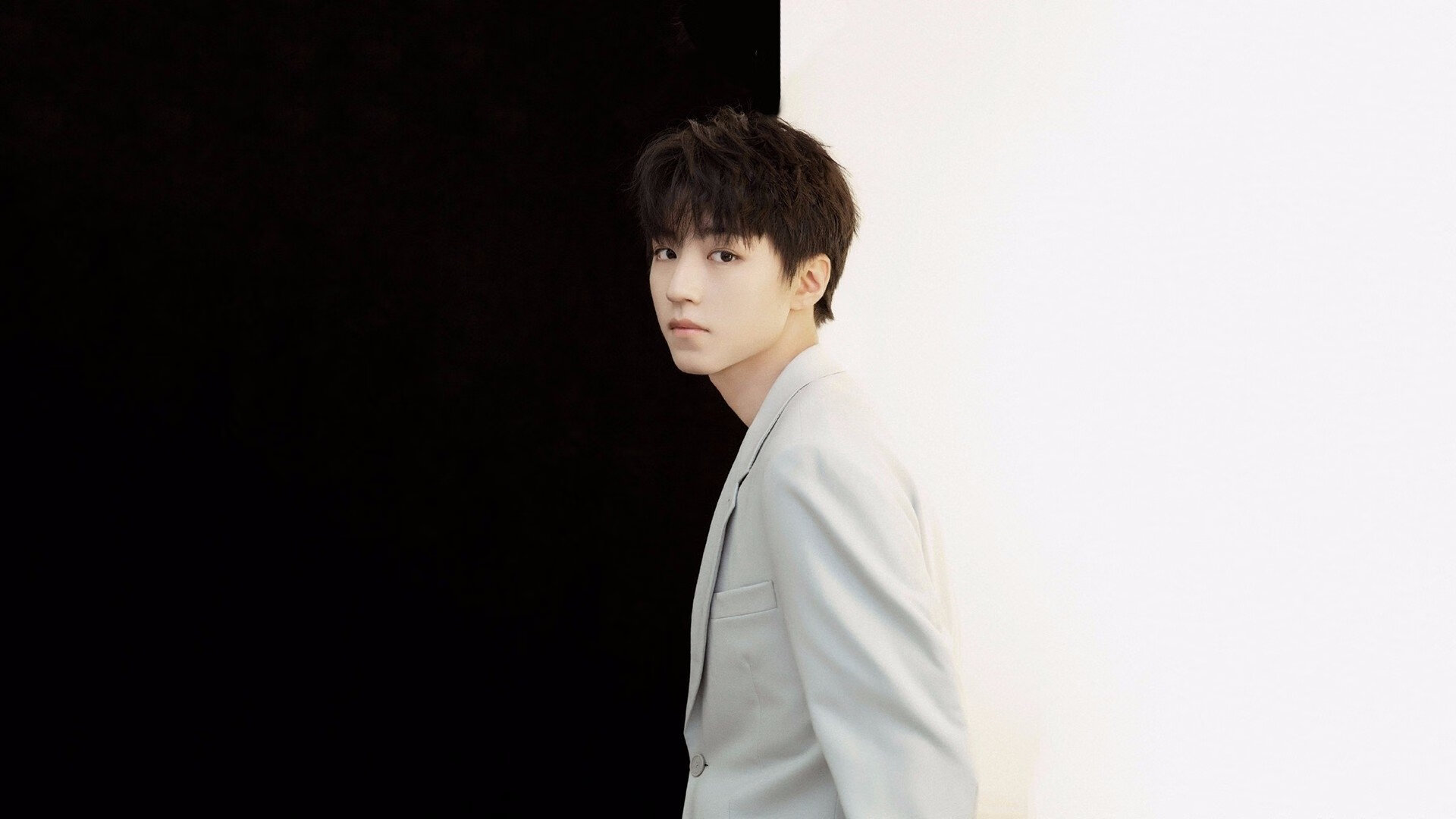 红绳、鹰羽与暗夜的加冕，当阿尔瓦雷斯在生死时刻举起权杖