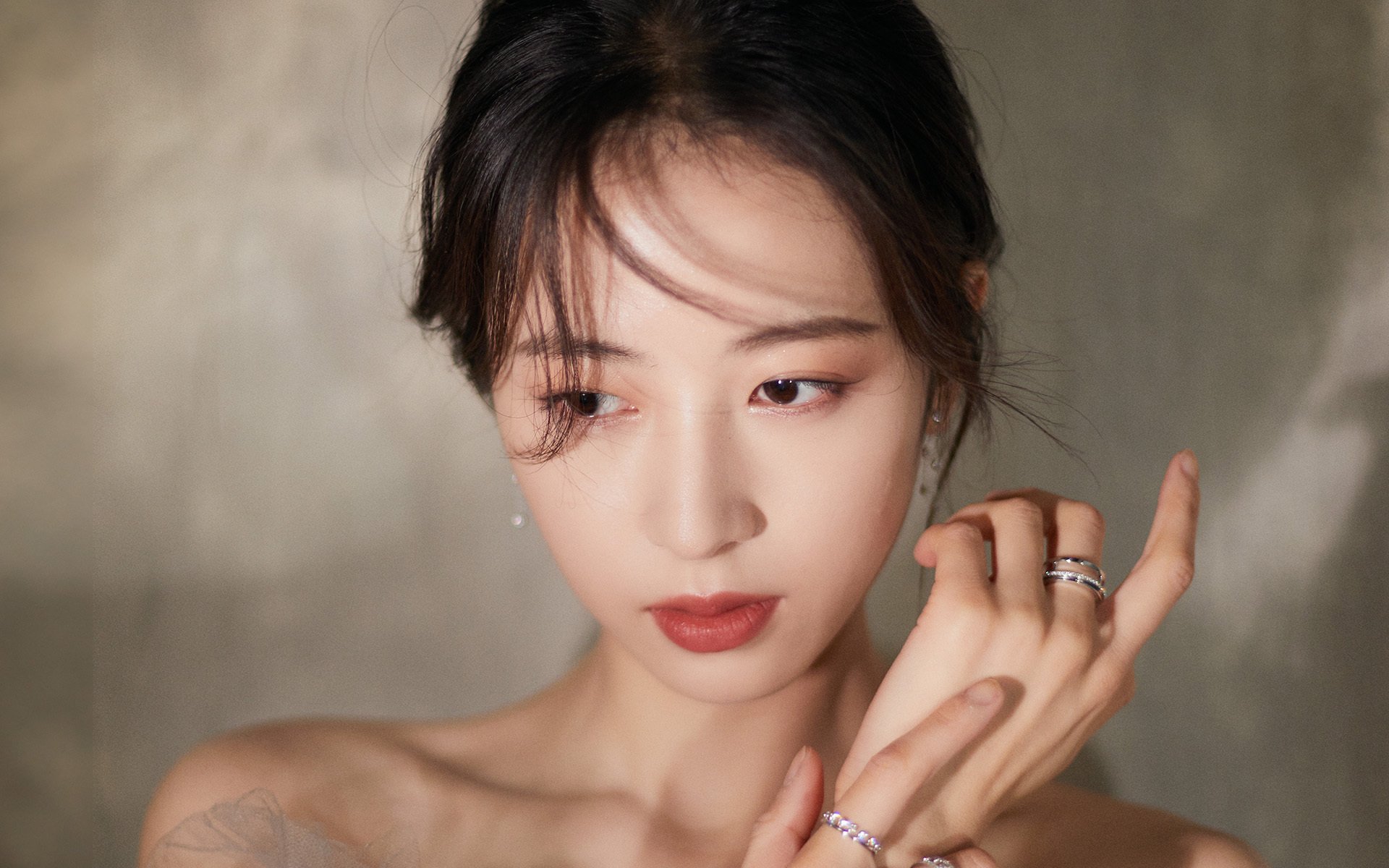 矛与盾的对决与绿茵场的逆转,竞技体育永恒的魅力